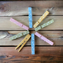 Cargar imagen en el visor de la galería, Pinzas de madera