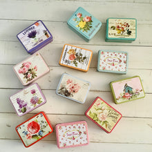 Cargar imagen en el visor de la galería, Cajita hojalata vintage