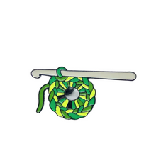 Cargar imagen en el visor de la galería, Pin Circulo Mágico y crochet