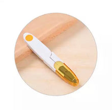 Cargar imagen en el visor de la galería, Tijera corta hilachas color