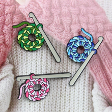 Cargar imagen en el visor de la galería, Pin Circulo Mágico y crochet