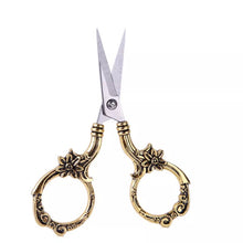 Cargar imagen en el visor de la galería, Tijera flor dorada