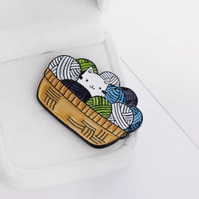 Cargar imagen en el visor de la galería, Gatito y lanas
