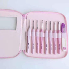 Cargar imagen en el visor de la galería, Set crochet + Estuche rosado

