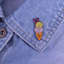 Cargar imagen en el visor de la galería, Pin helado de lanas
